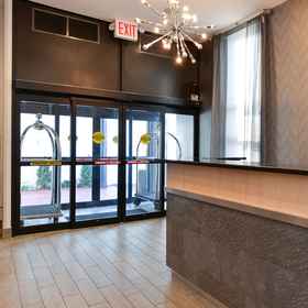 Red Lion Inn & Suites Brooklyn 1, Khách sạn The Owl's Head