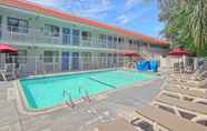 Swimming Pool 2 Rodeway Inn Fresno