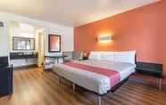 Bedroom 5 Rodeway Inn Fresno