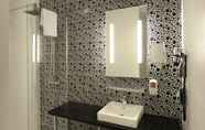 In-room Bathroom 4 Kyriad Prestige Perpignan Centre del Mon