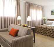 Kamar Tidur 6 Ramon Suites by Smart Hotels