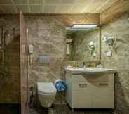 In-room Bathroom 7 Emin Kocak Hotel Kayseri
