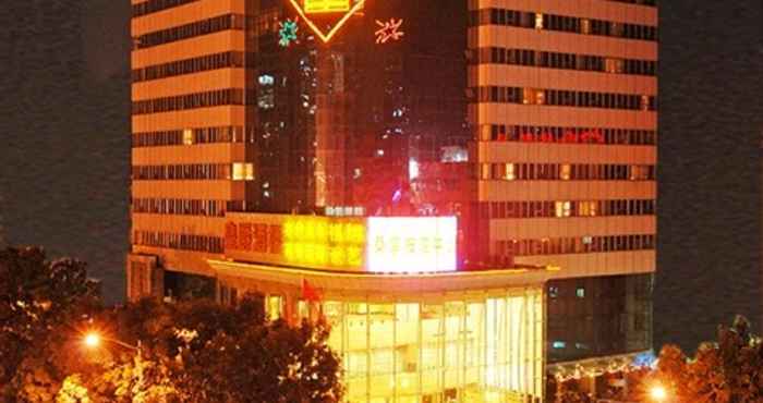 Bên ngoài Royalty Hotel