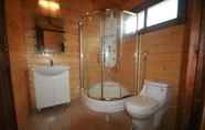 Toilet Kamar 3 Sandalwood Gardenia Resort