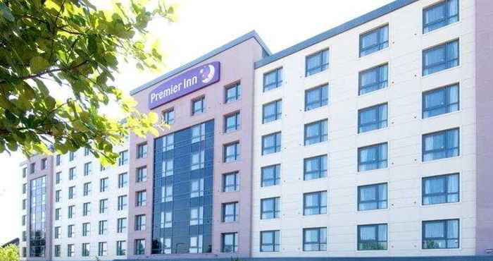 Luar Bangunan Premier Inn London Gatwick Manor Royal