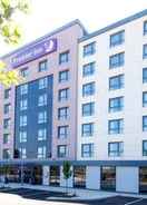 EXTERIOR_BUILDING Premier Inn Gatwick Manor Royal