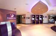 Sảnh chờ 7 Premier Inn London Gatwick Manor Royal