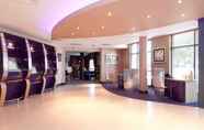 Lobi 5 Premier Inn London Gatwick Manor Royal