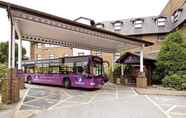 Exterior 3 Premier Inn London Gatwick Airport A23