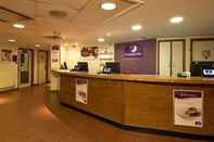 ล็อบบี้ Premier Inn London Gatwick Airport A23