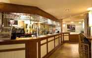 Bar, Cafe and Lounge 6 Premier Inn London Gatwick Airport A23