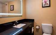 Toilet Kamar 6 Best Western Harrisburg North