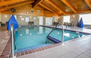 Swimming Pool 4 Comfort Inn & Suites Jackson - West Bend