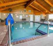 Swimming Pool 4 Comfort Inn & Suites Jackson - West Bend