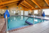 Swimming Pool Comfort Inn & Suites Jackson - West Bend