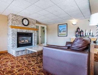 Lobby 2 Comfort Inn & Suites Jackson - West Bend