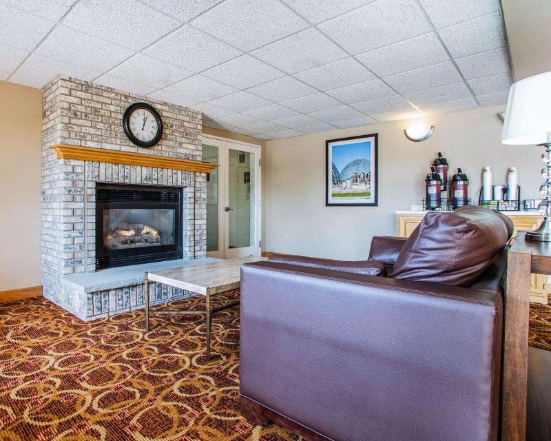 Lobi 2 Comfort Inn & Suites Jackson - West Bend