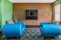 Lobby Quality Inn & Suites Bedford