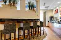 Bar, Cafe and Lounge Comfort Suites