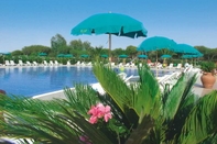 Swimming Pool Club Hotel Le Palme