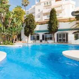 아파트먼트 푸에블로 킨타 도스 1, 베날마데나 호텔