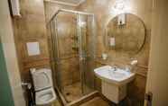 Toilet Kamar 6 Yassen Mng Apartments