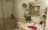 In-room Bathroom 5 A25 Hotel - 19 Bui Thi Xuan