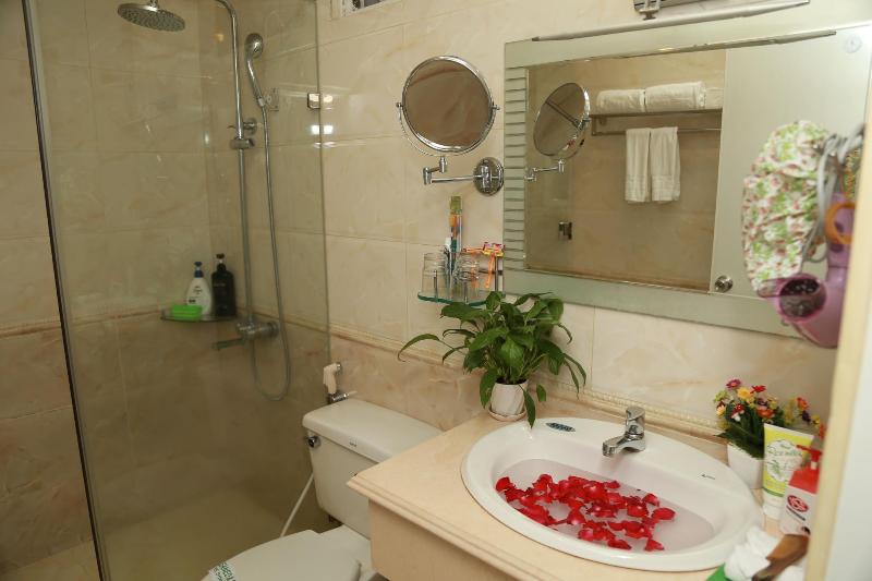 In-room Bathroom A25 Hotel - 19 Bui Thi Xuan