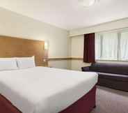 Bedroom 3 Days Inn by Wyndham Warwick North M40