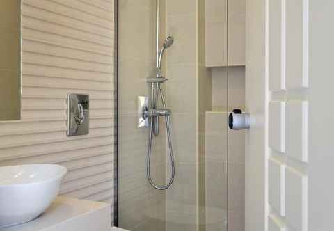 In-room Bathroom Papadakis Apartments
