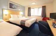 Bedroom 5 Travelodge Plymouth
