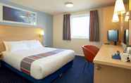 Bedroom 6 Travelodge Plymouth