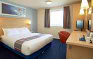 Bedroom 4 Travelodge Plymouth