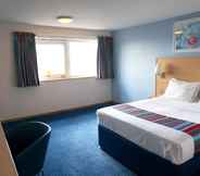 Bedroom 7 Travelodge Slough