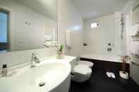 Toilet Kamar Trieste Hotel