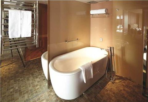 Others Pravo @The Bund