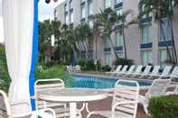 Swimming Pool Plaza Hotel Fort Lauderdale