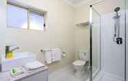 In-room Bathroom 4 Best Western Gregory Terrace Brisbane