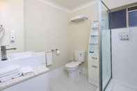 In-room Bathroom Best Western Gregory Terrace Brisbane