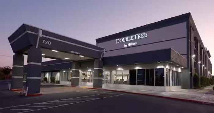 Exterior DoubleTree by Hilton Livermore