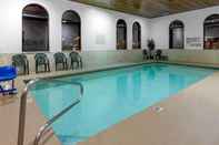 Swimming Pool Super 8 By Wyndham Albuquerque Airport