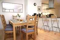 ร้านอาหาร London Bridge Níké Apartments