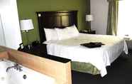 Bedroom 6 Hampton Inn & Suites Hazard