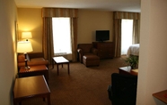 Common Space 3 Hampton Inn & Suites Warren