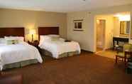 Kamar Tidur 2 Hampton Inn & Suites Warren