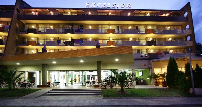 Luar Bangunan Hotel Excelsior