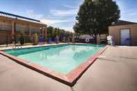 Swimming Pool Days Inn by Wyndham Little Rock South