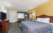 ห้องนอน 4 Days Inn & Suites Warner Robins Near Robins AFB