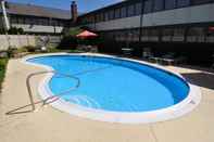 Swimming Pool Clarion Inn