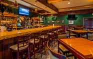 Bar, Kafe, dan Lounge 7 Best Western Plus Ticonderoga Inn & Suites